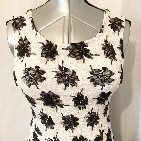 Suzy Shier Lacy Floral Sleeveless Dress M - Picture 2 of 7